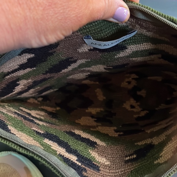 Ani Almeida camo clutch - Picture 6 of 8